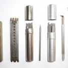 Konvolut Werkzeug Uhrmacherwerkzeug Taschenuhren Armbanduhren / Treiber u. A.