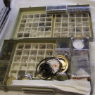 Konvolut alter Uhrenteile eines Uhrmachers; f?r Bastler