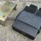 SUZUKI GSX F GSXF 750 GSX R GSXR 750 CDI EINHEIT ZENTRALE ELEKTRIK BOX + HALTER