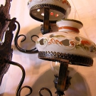 Alte Wandlampen Schmiedeeisen mit Keramikschirm 