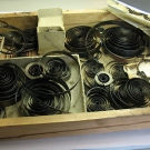 Konvolut unbenutzter Uhrenfedern, verschiedene Größen