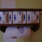 Schönes Schüttenregal mit Küchenrolle und 3 Schütten