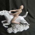 Porzellan Figur Frau Akt auf Pferd Schaubach Kunst
