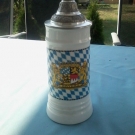 BIERKRUG MIT BAYERNWAPPEN UND ZINNDECKEL