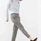 Chambray-Bluse mit Stickerei