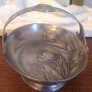 BELLE COUPE/CORBEILLE À FRUITS EN ETAIN AVEC ANSE DECOR  TULIPES ART NOUVEAU