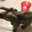 Elefant aus Porzellan gemarkt  sehr schön sehr gut erhalten