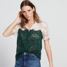 TOP AUS ZWEIFARBIGER SPITZE MIT DETAILS