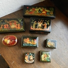 Russische Lackdose 8 Stück teilweise signiert Handbemalt