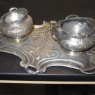 JUGENDSTIL - ZUCKER UND MILCH AUF TABLETT - UM 1900