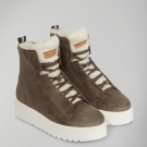 Schnürboots mit profilierter Plateausohle