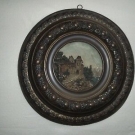 Großer antiker Wandteller aus Messingblech mit Reliefbild aus Terracotta