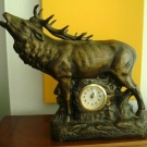 Hirsch mit Uhr-Mercedes-Jagd-Deko-Uhr läuft