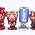 BÖHMEN 4 Kristall Ranftbecher Gläser Pokale rubinrot & kobaltblau Glaspokale 