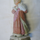 HEUBACH Mädchen mit Muff und Katze Bisquitporzellan